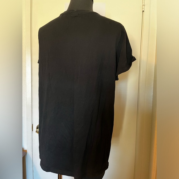 Plain Black Levi’s Tee - Picture 4 of 4